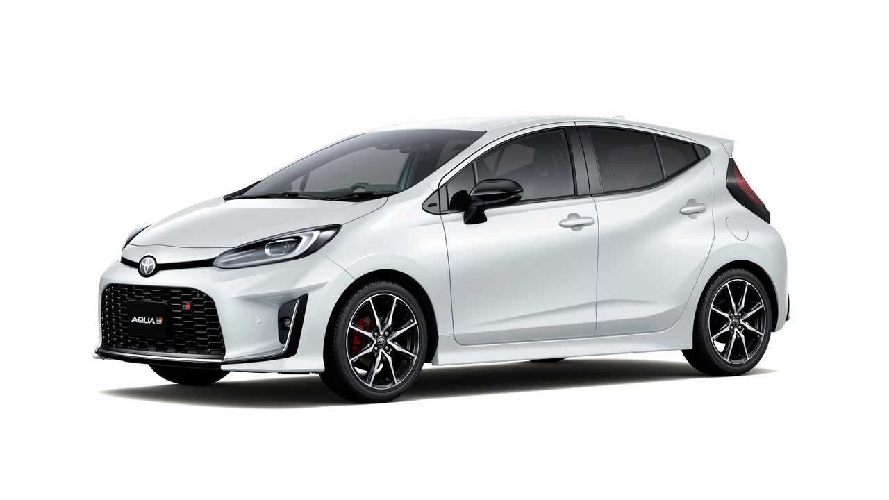 Toyota Aqua - Affordable car rental Singapore, PHV Grab rental vehicle