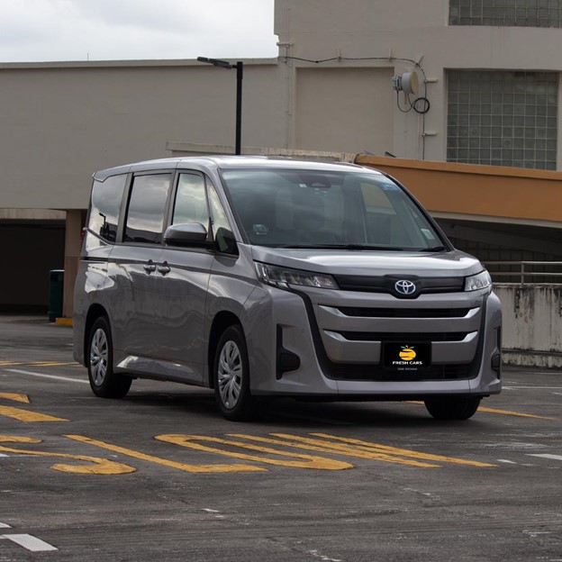 Toyota Noah - Affordable car rental Singapore, PHV Grab rental vehicle