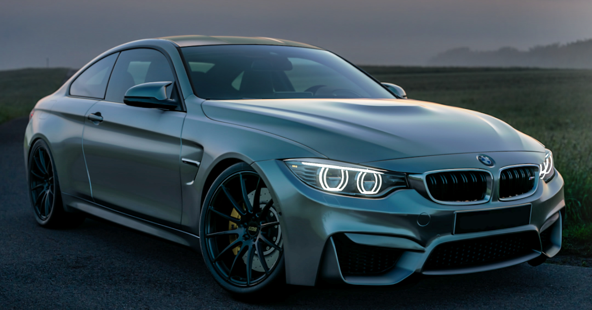 Car keys and calculator on a desk representing lease vs buy cost comparison in Singapore